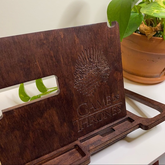 Game of Thrones Phone Charger Electronic Accessory Stand, Wood, Charging Station - Picture 2 of 7
